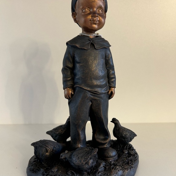 New - Park Hill Collection “Boy with Chickens” Bronze Figurine - Picture 2 of 6